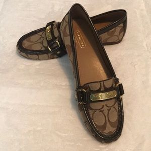Coach flat  driving mic Brown brand new size 6M
